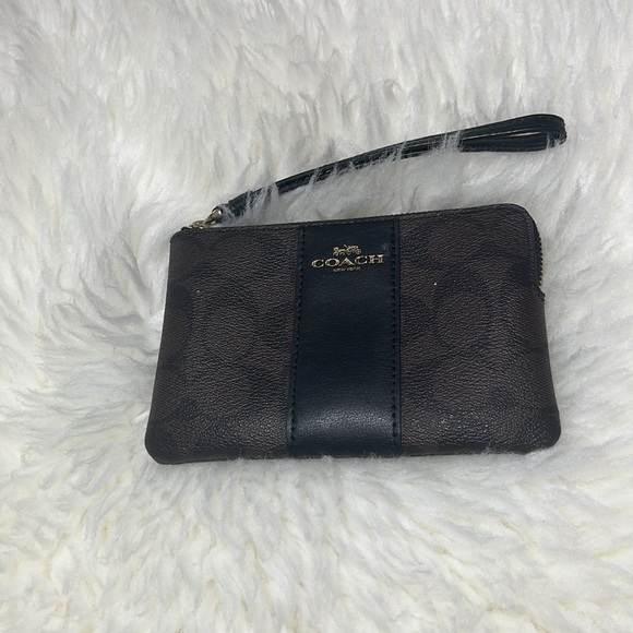 ✨ MAKE OFFER ✨ COACH CORNER ZIPPER WRISTLET - Picture 3 of 8